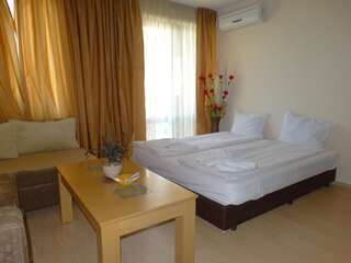 Апарт-отели Chateau del Marina Apart Complex Несебр Номер-студио с балконом и видом на море (для 2 взрослых и 1 ребенка)-16