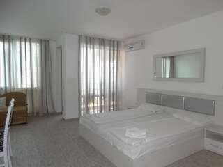 Апарт-отели Chateau del Marina Apart Complex Несебр Номер-студио с балконом и видом на море (для 2 взрослых и 1 ребенка)-19