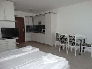 Апарт-отели Chateau del Marina Apart Complex Несебр Номер-студио с балконом и видом на море (для 2 взрослых и 1 ребенка)-35